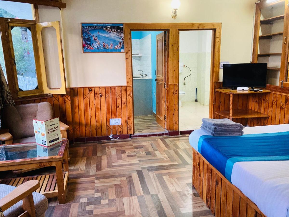 Woods Villa- A Luxury Mountains View Cottages Манали Экстерьер фото