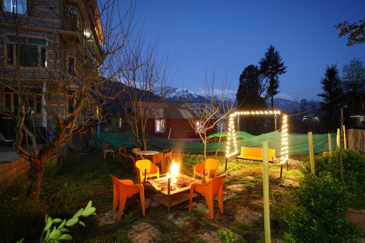Woods Villa- A Luxury Mountains View Cottages Манали Экстерьер фото