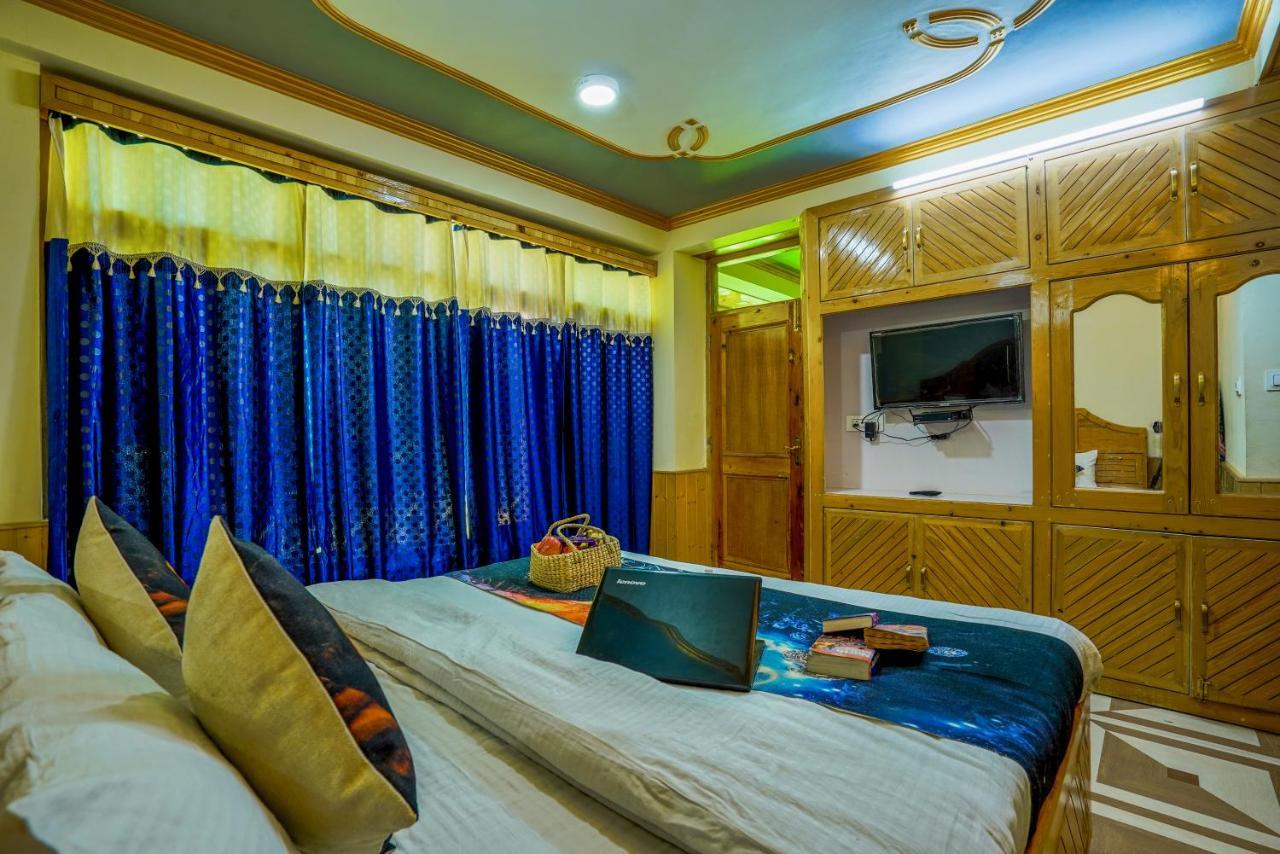 Woods Villa- A Luxury Mountains View Cottages Манали Экстерьер фото