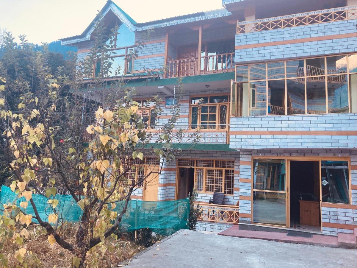 Woods Villa- A Luxury Mountains View Cottages Манали Экстерьер фото