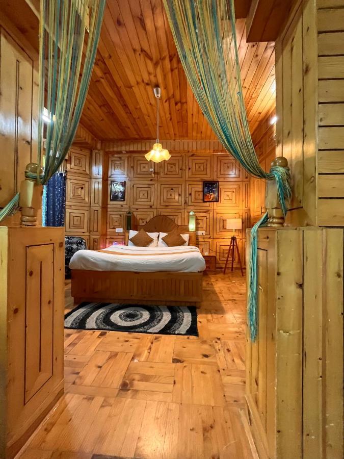 Woods Villa- A Luxury Mountains View Cottages Манали Экстерьер фото
