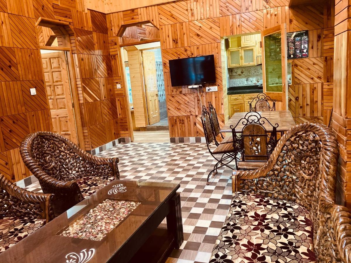 Woods Villa- A Luxury Mountains View Cottages Манали Экстерьер фото