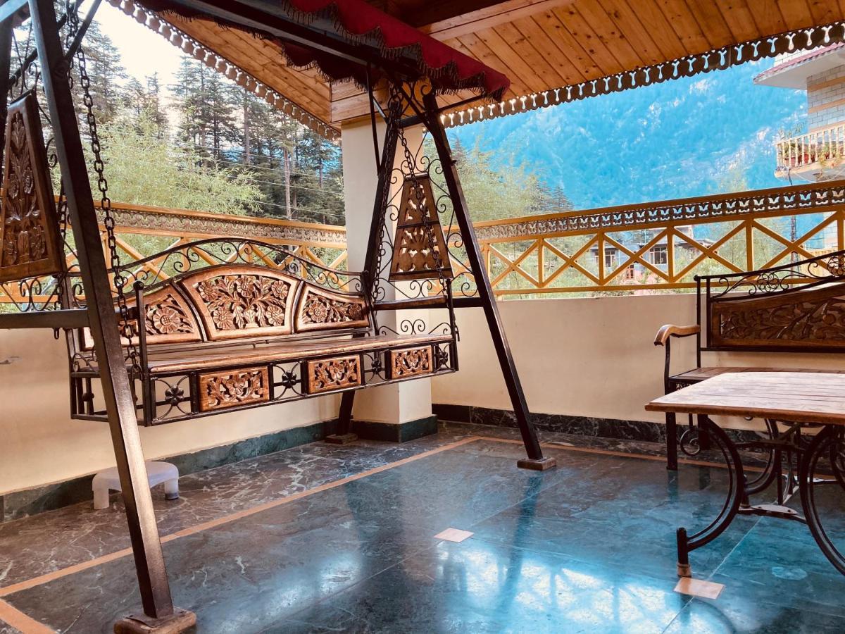 Woods Villa- A Luxury Mountains View Cottages Манали Экстерьер фото