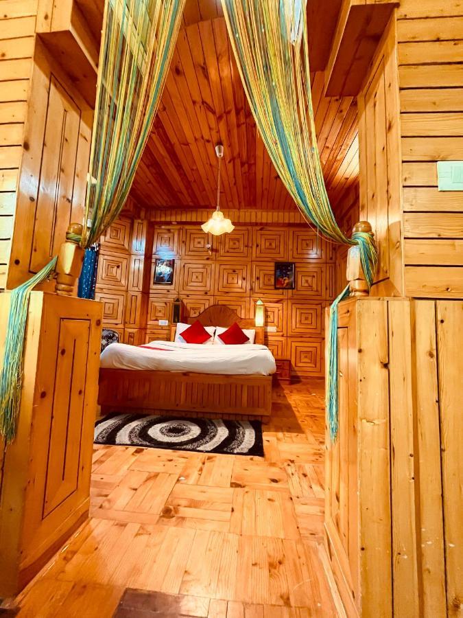 Woods Villa- A Luxury Mountains View Cottages Манали Экстерьер фото