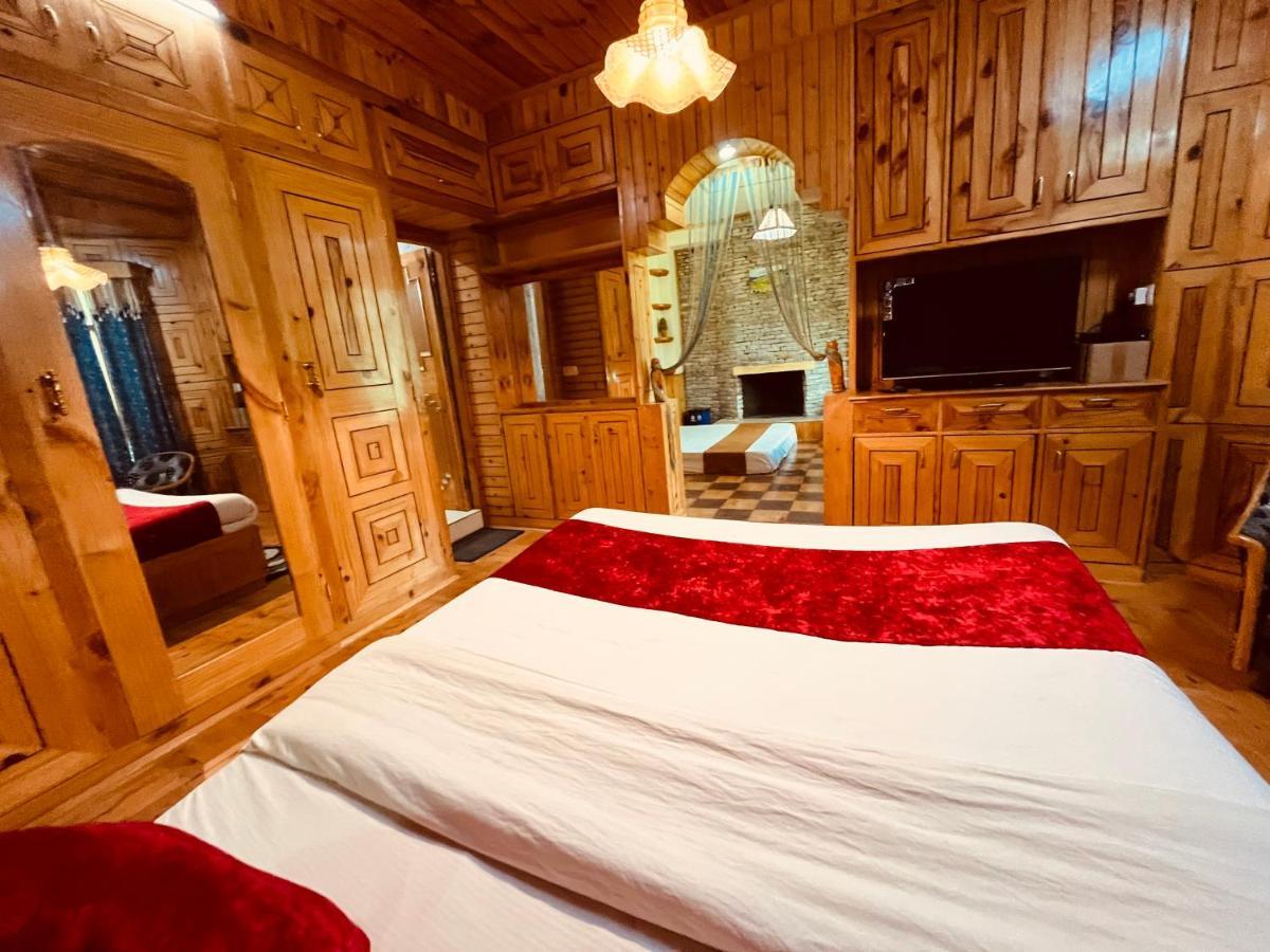 Woods Villa- A Luxury Mountains View Cottages Манали Экстерьер фото